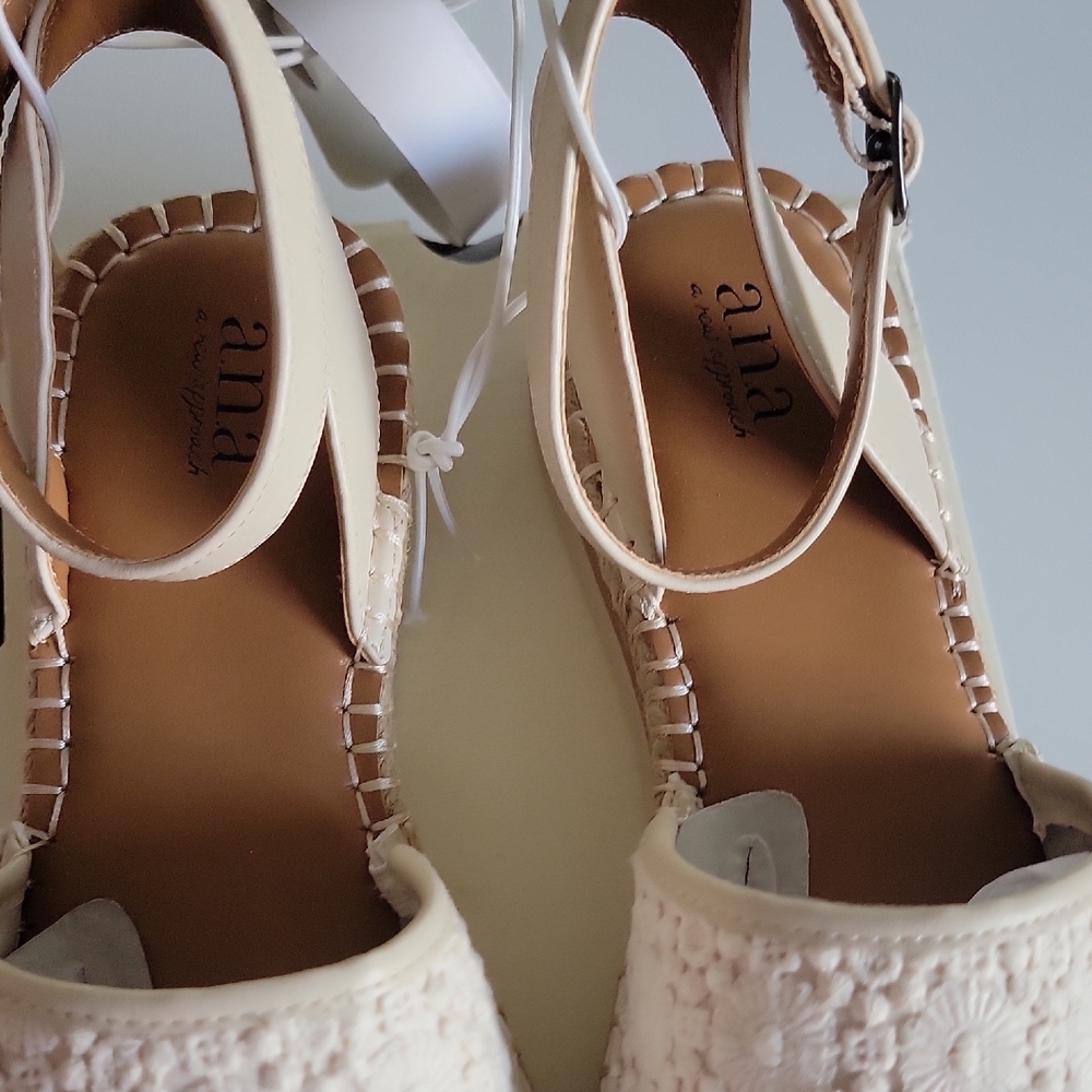 a.n.a Beige Floral Espadrille Flats. 8 - Picture 5 of 12